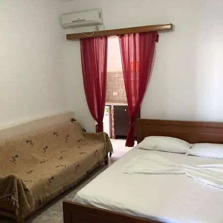 Dhoma Plazhi Fjoro * Sarandë
